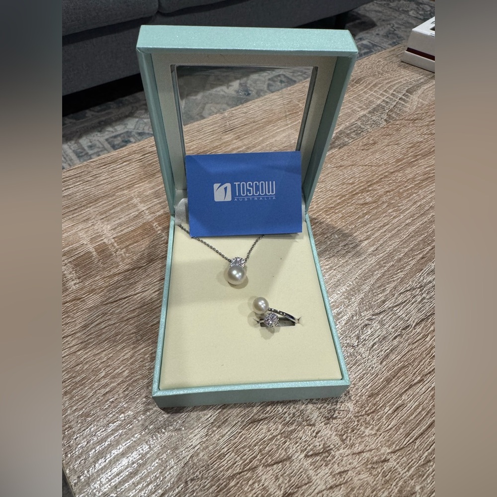 Toscow Australia necklace and ring set